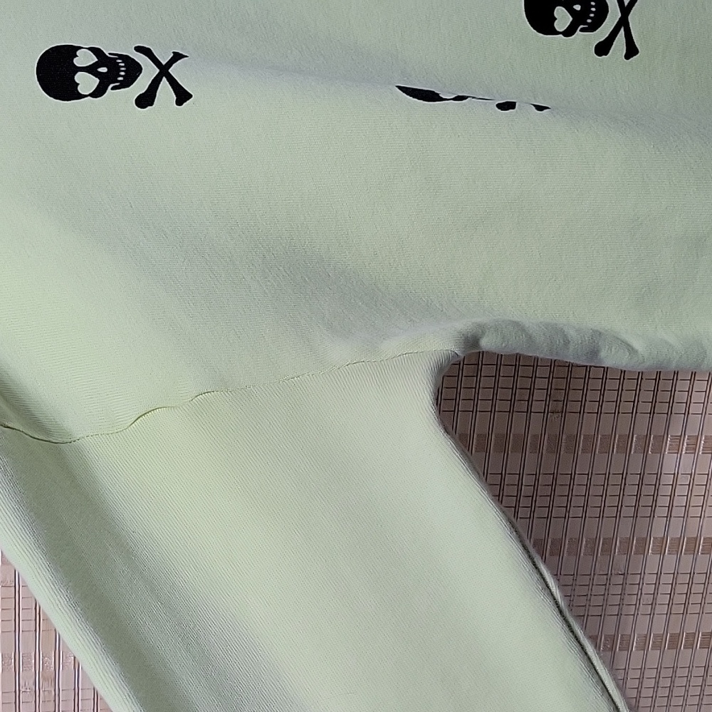 Wildfox Skull & Cross Bones Sweatshirt - Oversized Women's Medium - made in USA - Picture 6 of 16